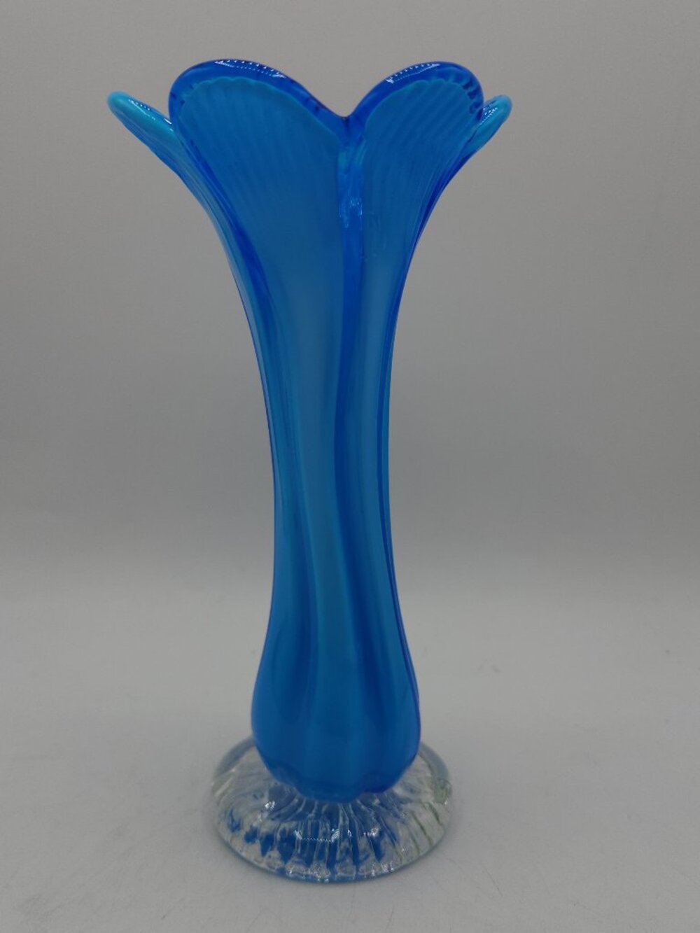 Vintage Turquoise Blue Blown Glass Flower Bud Vase, MCM decor